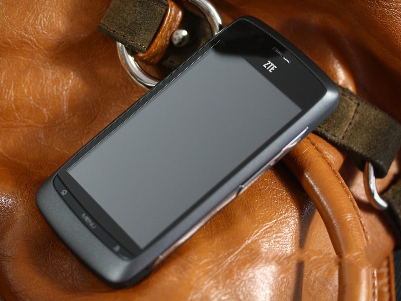 中兴V880(刀锋):当年号称神机的中兴巅峰之作,现在怎么样了?