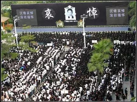 周杰伦代言的德尔惠男鞋,周杰伦代言德尔惠多少钱