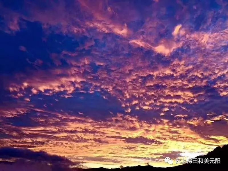 云南楚雄出现大片七彩祥云,七彩祥云云南大理