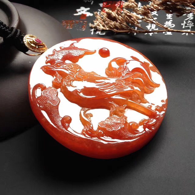 花朵造型的吊坠寓意,水滴造型吊坠寓意