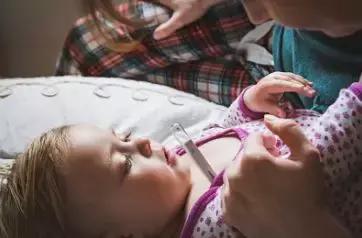 网传孩子发烧,宝宝发烧我们该如何应对