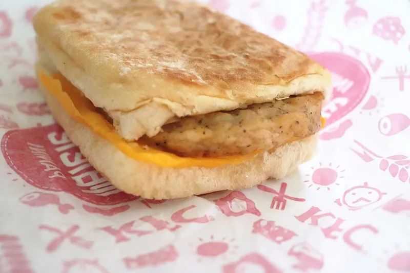 麦当劳成了金拱门,没想到肯德基却凭一个饭团赢了!