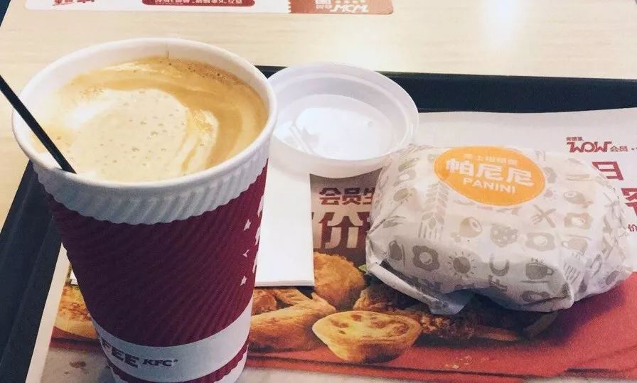 麦当劳成了金拱门,没想到肯德基却凭一个饭团赢了!