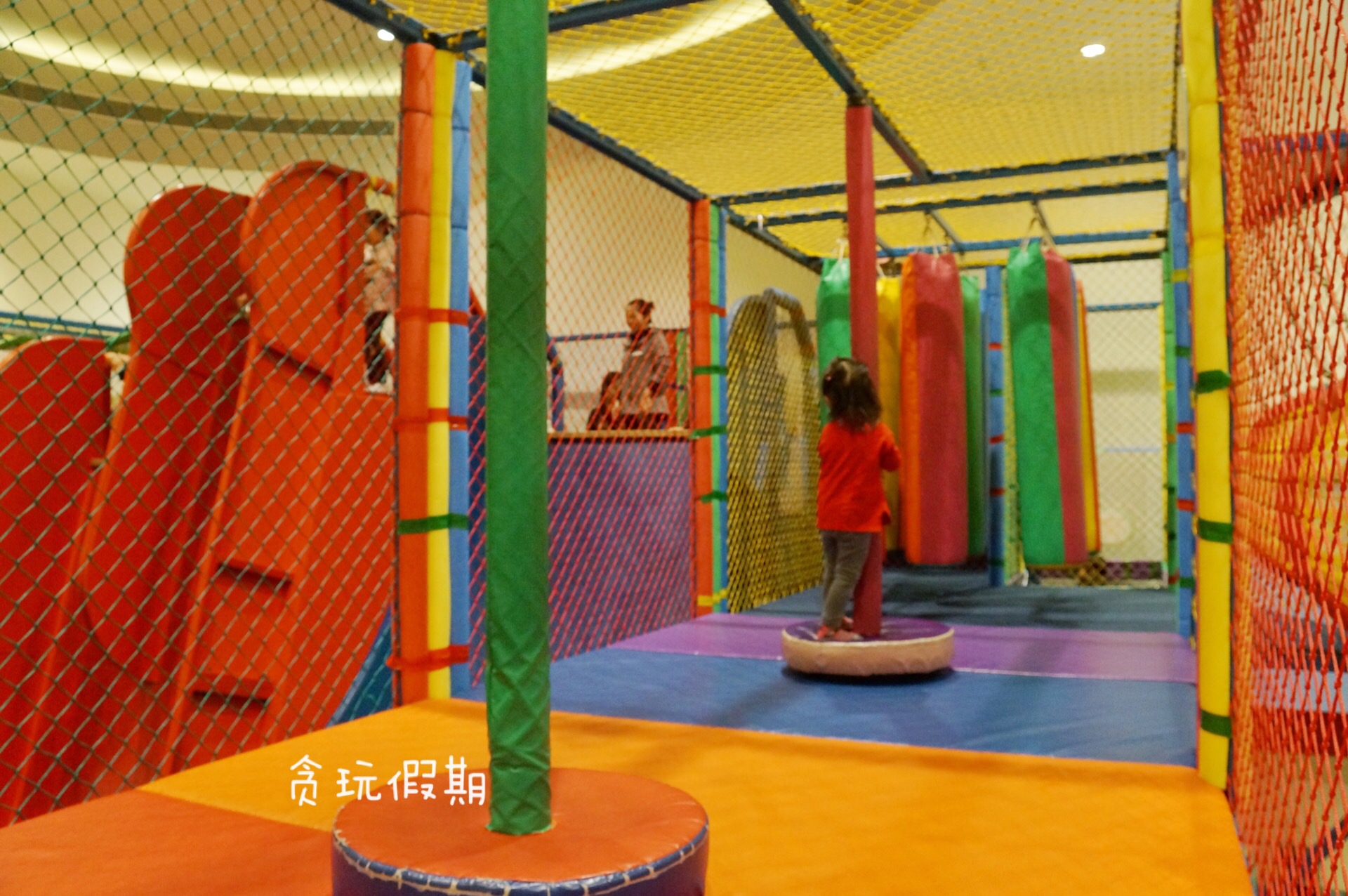 儿童魔鬼大滑梯在哪里 (小孩子玩90度魔鬼滑梯)