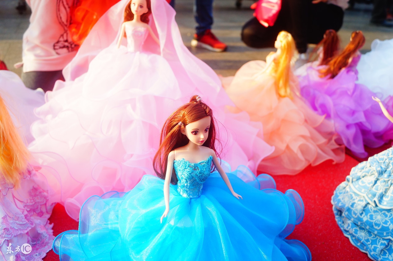 小时候我们家住在农村,小时候窗户