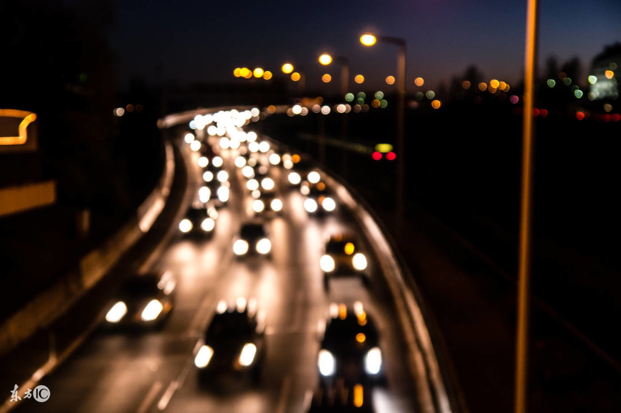 小时候我们家住在农村,小时候窗户