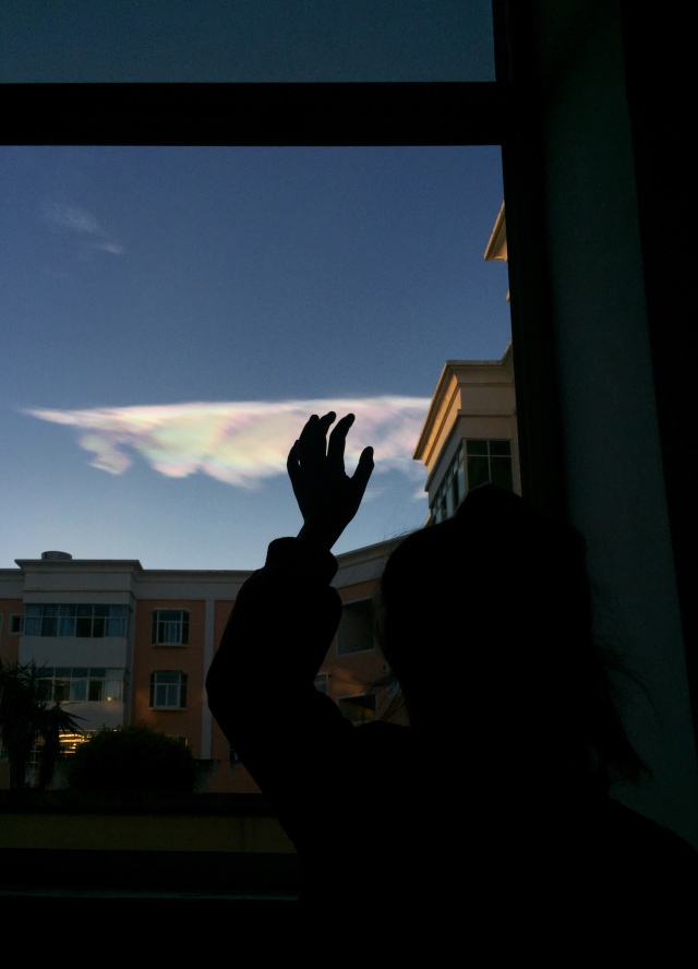 云南楚雄出现大片七彩祥云,七彩祥云云南大理