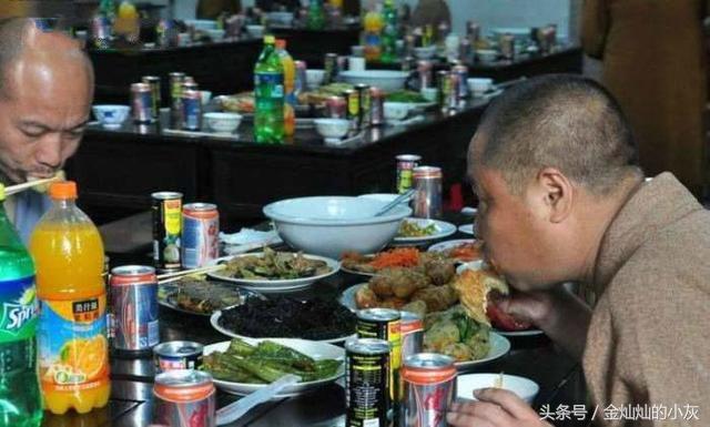 僧人们吃饭,僧人吃肉聚会视频大全