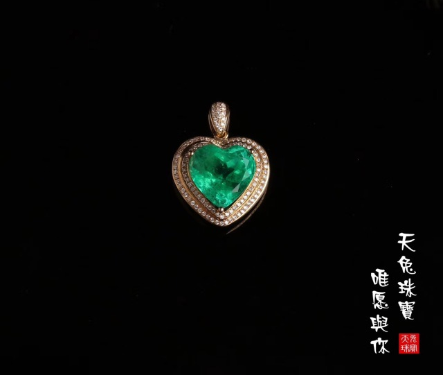 花朵造型的吊坠寓意,水滴造型吊坠寓意