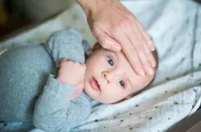 网传孩子发烧,宝宝发烧我们该如何应对