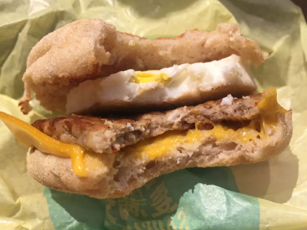 麦当劳成了金拱门,没想到肯德基却凭一个饭团赢了!