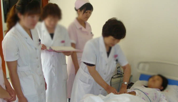 女儿20岁怀孕母亲得知精神崩溃,20岁女儿突然怀孕真相