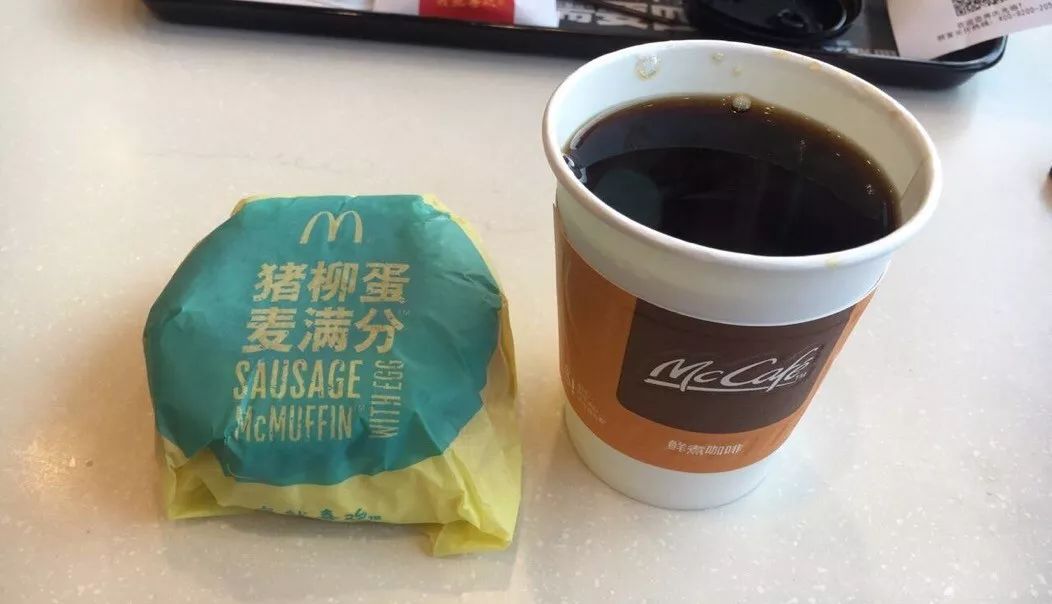 麦当劳成了金拱门,没想到肯德基却凭一个饭团赢了!