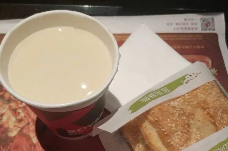 麦当劳成了金拱门,没想到肯德基却凭一个饭团赢了!