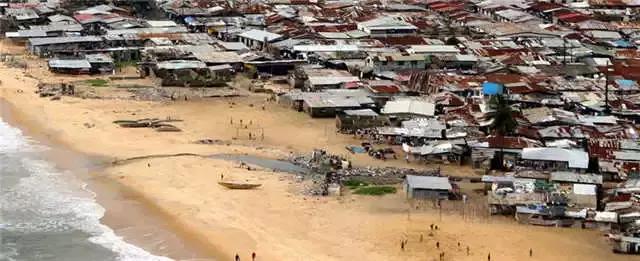 从CCTV5跳转到CCTV1的男人，51岁足球明星逆袭成“非洲特朗普”！