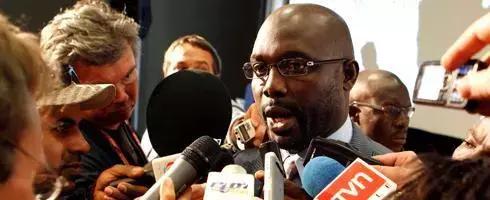 从CCTV5跳转到CCTV1的男人，51岁足球明星逆袭成“非洲特朗普”！