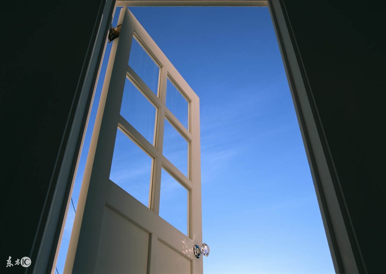 小时候我们家住在农村,小时候窗户