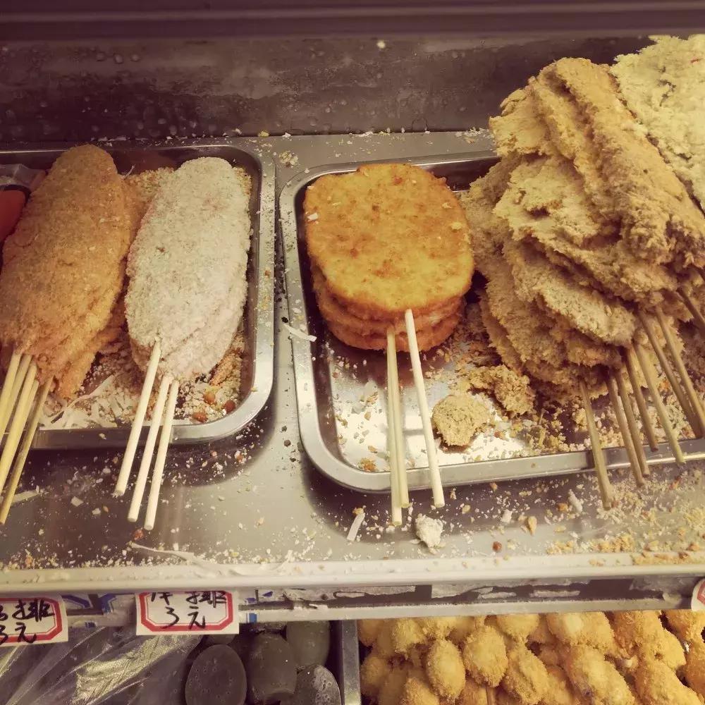 一家刚开业的小吃店,夫妻开了一家臭豆腐小吃店