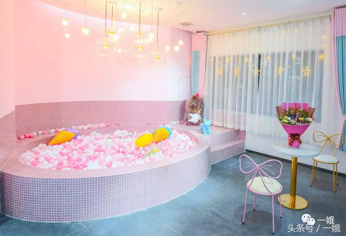 这里聚集了网红店的所有套路，但依然轻易俘获了我的少女心