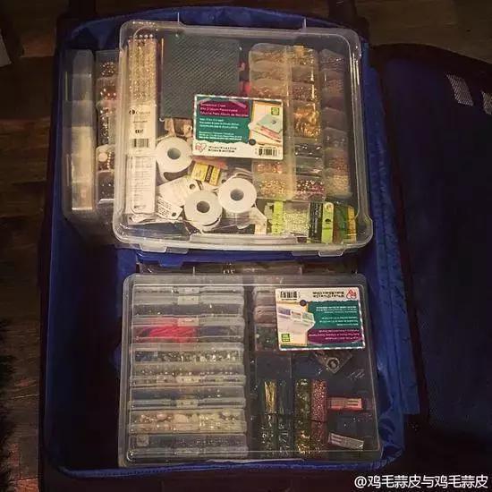 某国内男星带100多盒套套，28根棒棒过海关被扣……