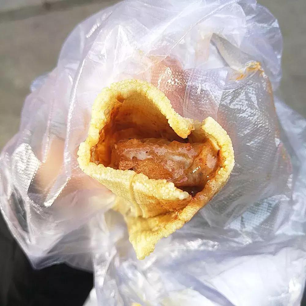 一家刚开业的小吃店,夫妻开了一家臭豆腐小吃店