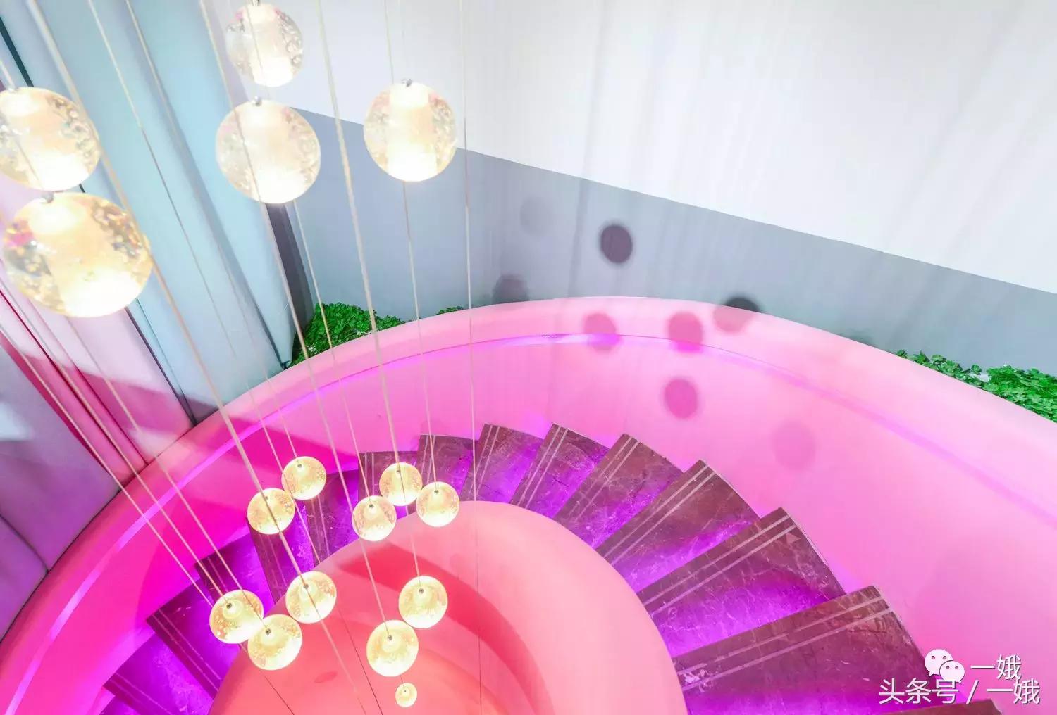 这里聚集了网红店的所有套路，但依然轻易俘获了我的少女心