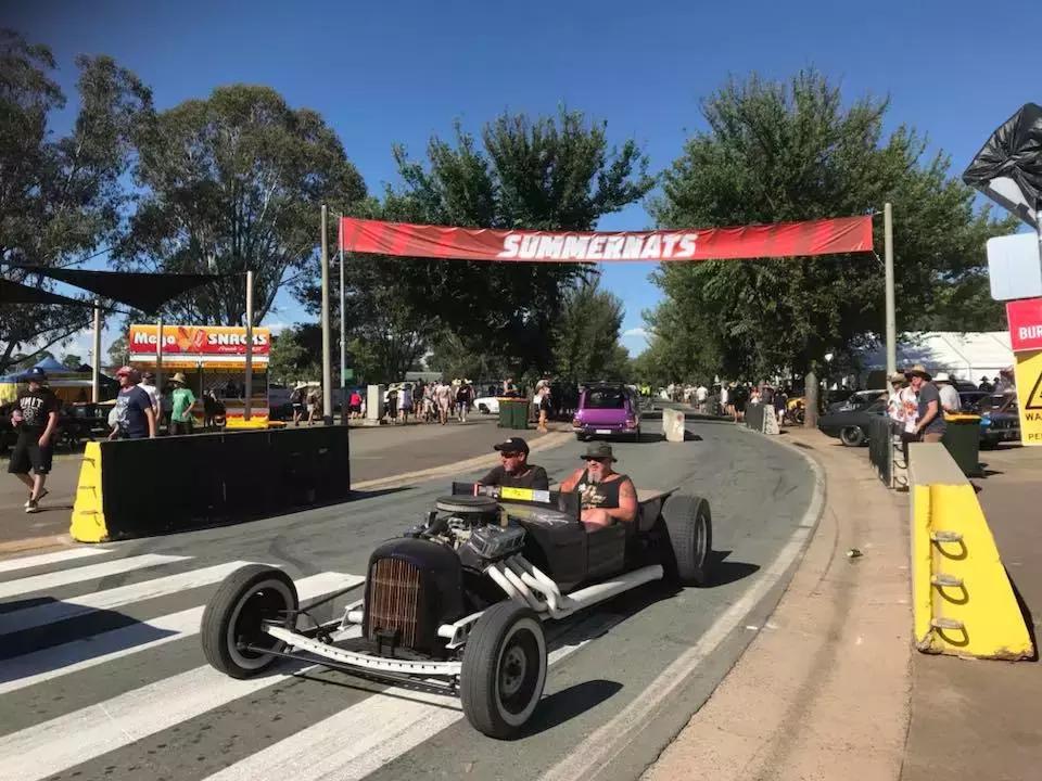 烧胎怎么让烟更大,烧胎怎么能烧出彩色烟雾