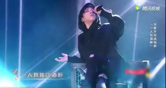 华晨宇的手有多好看,华晨宇的手放在哪里