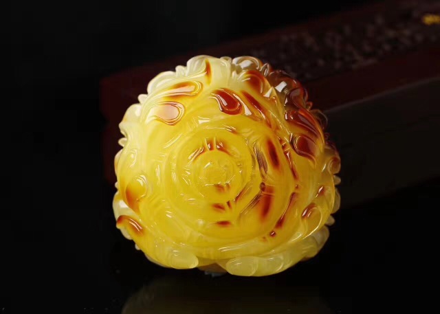 花朵造型的吊坠寓意,水滴造型吊坠寓意