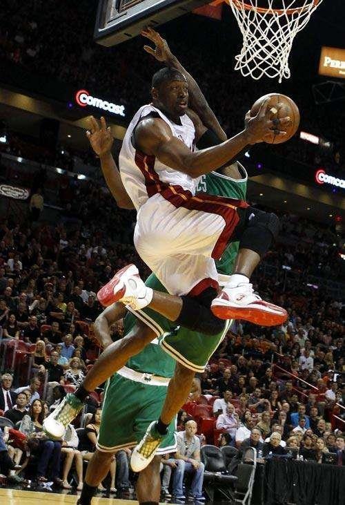 摇摆上篮威少,扭麻花上篮