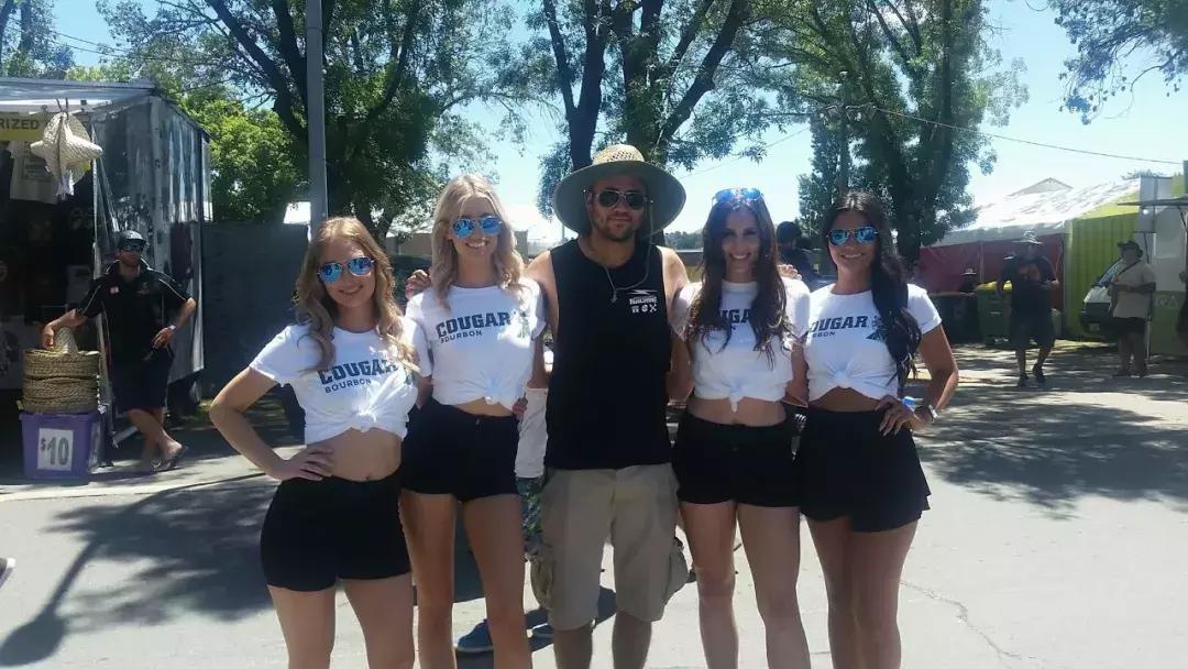 烧胎怎么让烟更大,烧胎怎么能烧出彩色烟雾