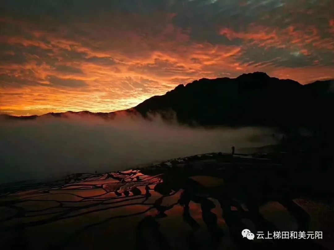 云南楚雄出现大片七彩祥云,七彩祥云云南大理