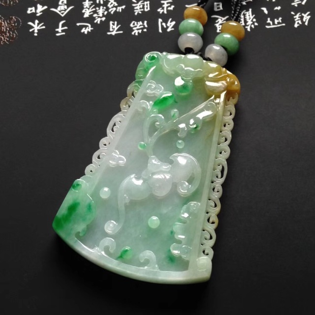 花朵造型的吊坠寓意,水滴造型吊坠寓意