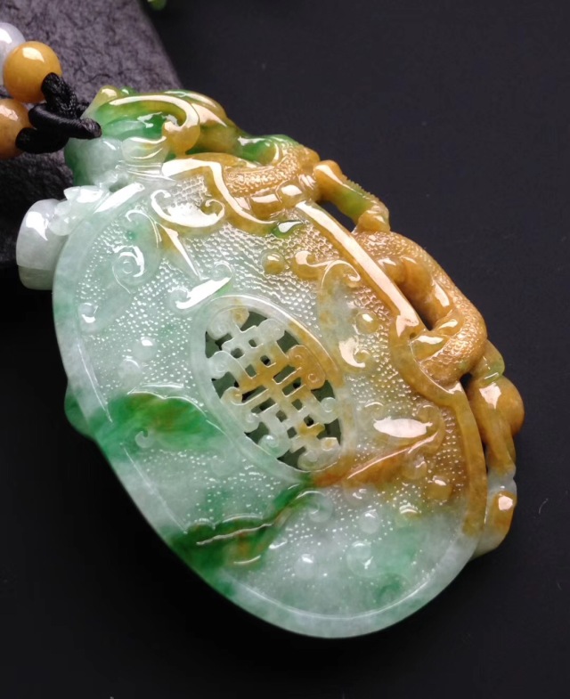 花朵造型的吊坠寓意,水滴造型吊坠寓意