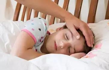 网传孩子发烧,宝宝发烧我们该如何应对