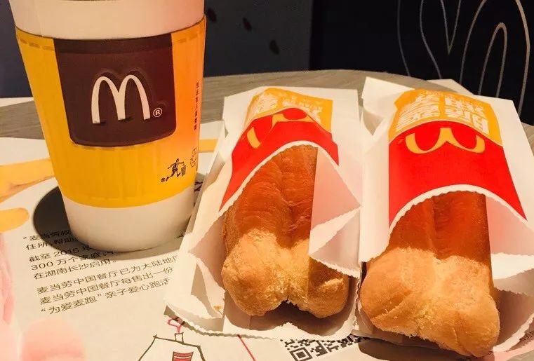 麦当劳成了金拱门,没想到肯德基却凭一个饭团赢了!
