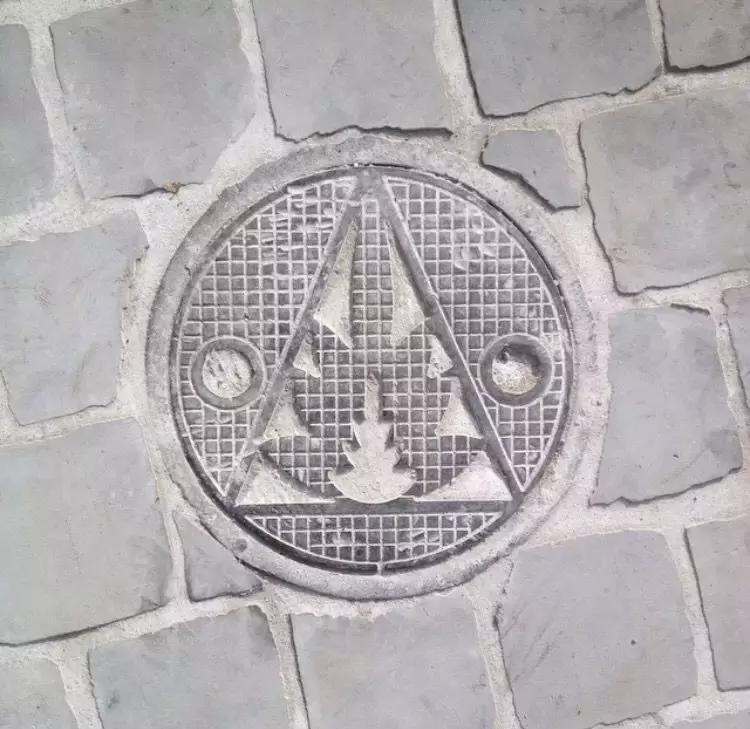 井盖虽然天天见，但不是所有人都能发现它的美