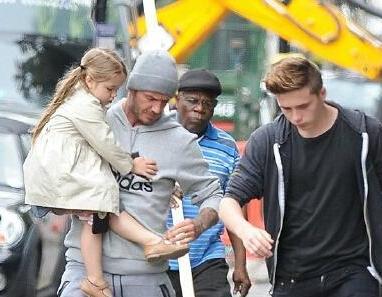 小七和小贝穿衣搭配,小七和贝克汉姆穿衣风格