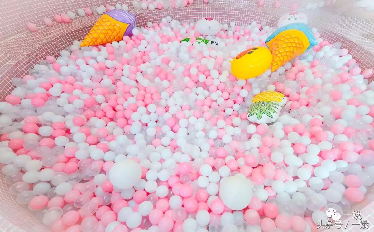 这里聚集了网红店的所有套路，但依然轻易俘获了我的少女心