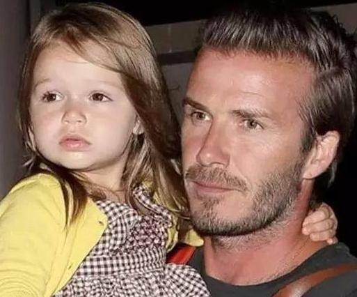 小七和小贝穿衣搭配,小七和贝克汉姆穿衣风格