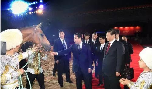 马克龙送习*平近**的马有什么来头?