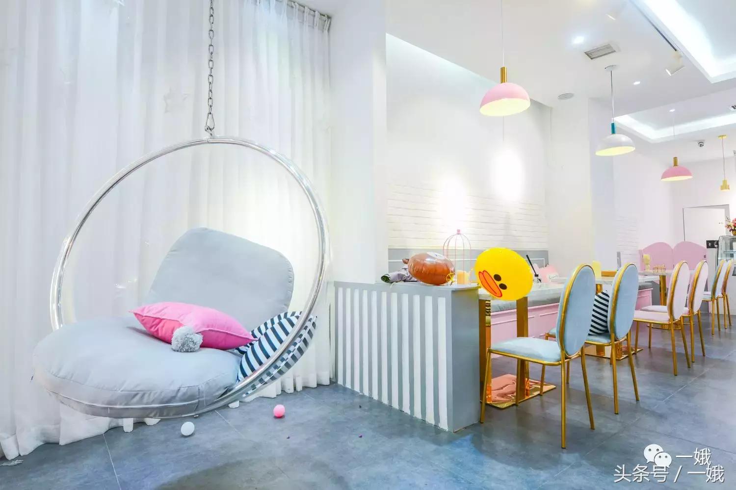 这里聚集了网红店的所有套路，但依然轻易俘获了我的少女心