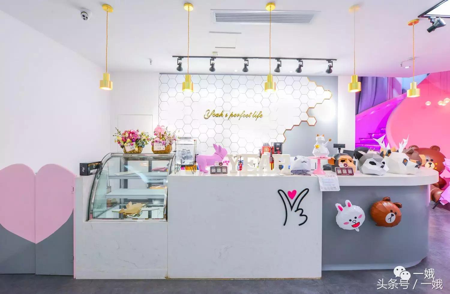 这里聚集了网红店的所有套路，但依然轻易俘获了我的少女心