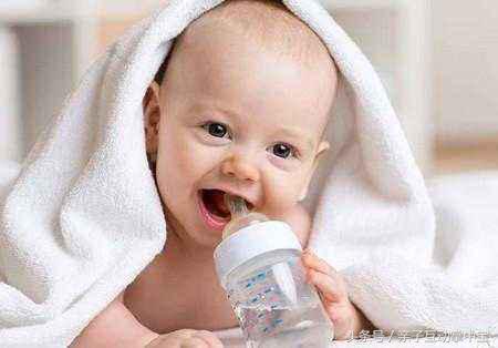 宝妈喂母乳不喝水宝宝会怎样,宝妈拒绝给宝宝喝母乳