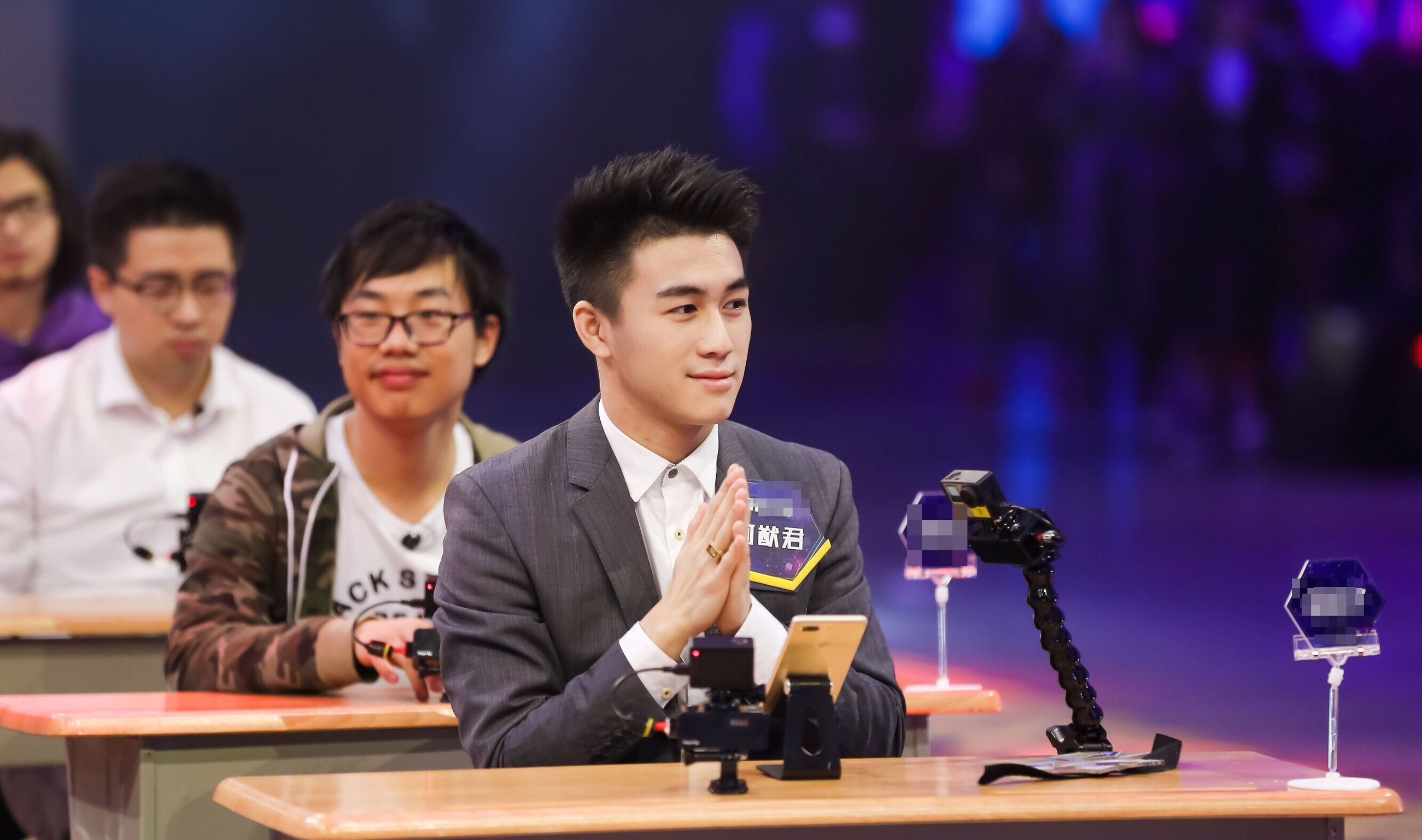 何猷君赌王儿子对奚梦瑶说的话,赌王家族何猷君紧牵奚梦瑶