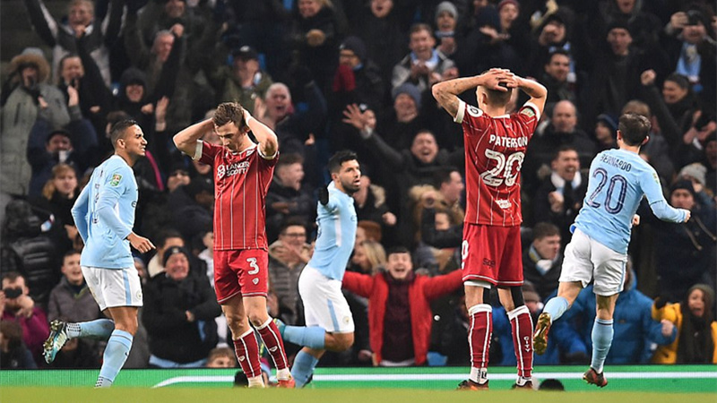 鏇煎煄缁濇潃浜氱壒鍏板ぇ,鏇煎煄缁濇潃鏇艰仈鐞冭糠鍙嶅簲