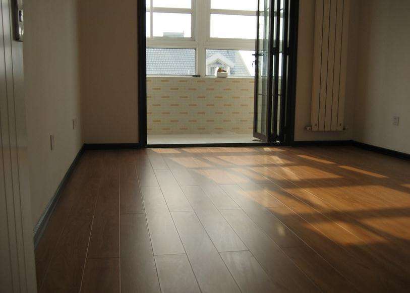 仿实木地板价格表,仿实木地板的优缺点