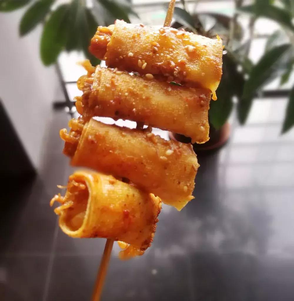 一家刚开业的小吃店,夫妻开了一家臭豆腐小吃店