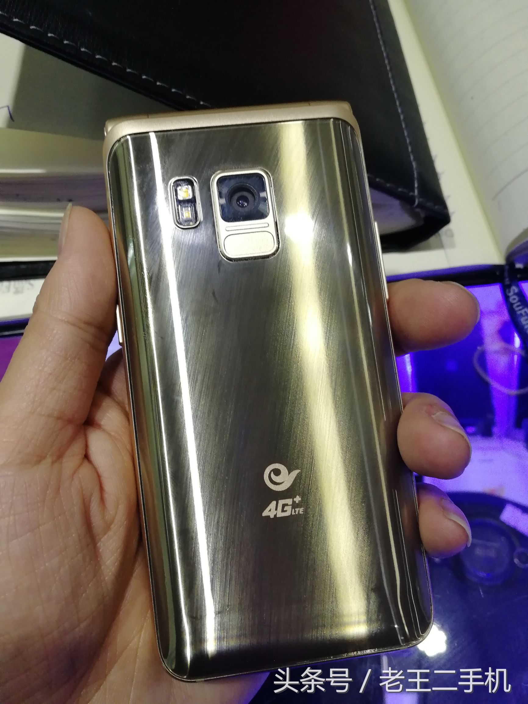 作为成功人士,三星大翻盖w2019你该如何选择