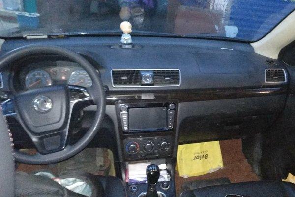 东风风光360与五菱宏光s哪个更好,2016款东风风光360参数配置